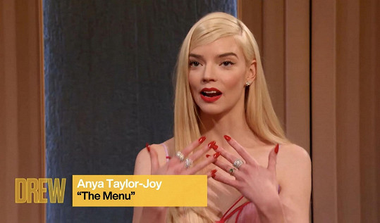 Anya Taylor-Joy se v pořadu Drew Barrymore rozpovídala o složitém dospívání a šikaně na škole.