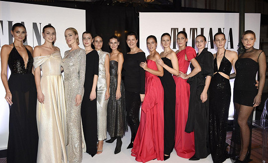 Tatiana Kovaříková s modelkami oblečenými do její nové kolekce