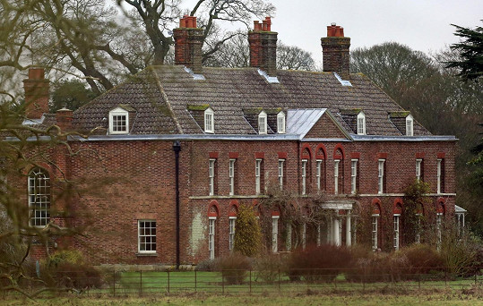 Rezidence Anmer Hall, kde dosud William s rodinou bydleli. 