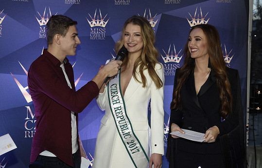Na tiskové konfenci Miss Czech Republic, kterou moderoval. 