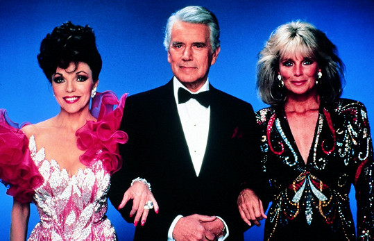 Joan Collins, John Forsythe a Linda Evans v seriálu Dynastie.