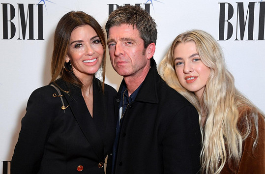 Noel Gallagher s manželkou Sarou a jeho dcerou z prvního manželství Anais. 