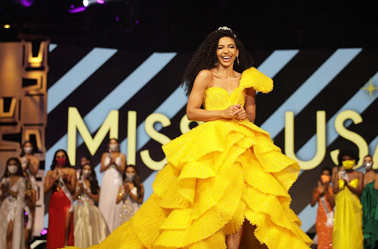 Cheslie Kryst během finále Miss USA 2019