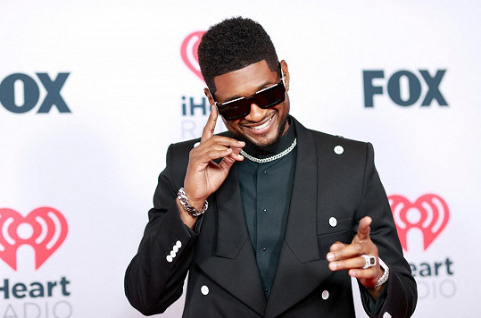 Usherovi nestačily smajlíky, když se chlubil přirozením. 