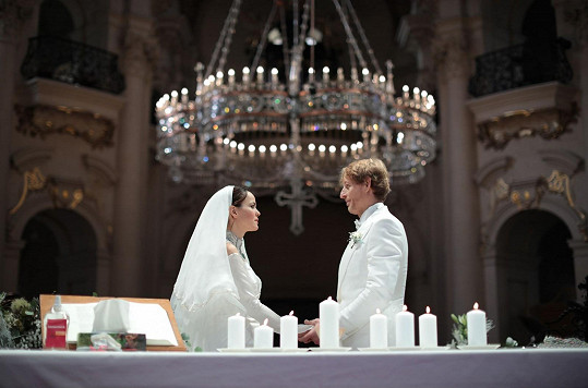 Svatba proběhla v kostele Církve československé husitské na Staroměstském náměstí.