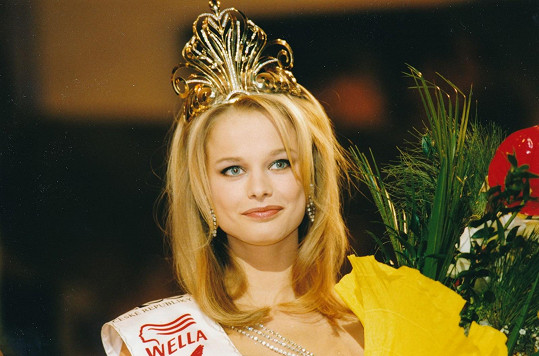 Helena Houdová byla roku 1999 zvolena Miss ČR.