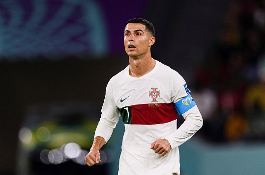 Cristiano Ronaldo je kapitánem Portugalska. V osmifinále se utká se Švýcarskem.