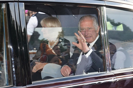 Karel III. den po smrti královny Alžběty II. zamířil do Buckinghamského paláce.