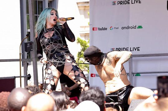 Kesha vystoupila na Gay Pride v New Yorku.