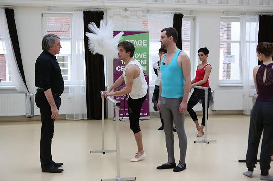 Učit balet Mádla se Sokolem není žádná jednoduchá práce.