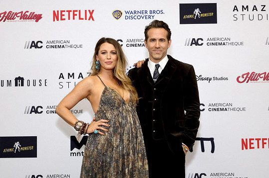 Blake Lively doprovodila manžela Ryana Reynoldse na udílení American Cinematheque Awards a vypadala skvěle. 