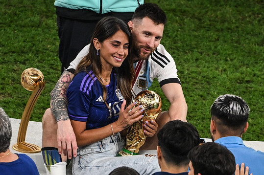 Lionel Messi slavil titul mistra světa také s půvabnou manželkou Antonelou Roccuzzo. 