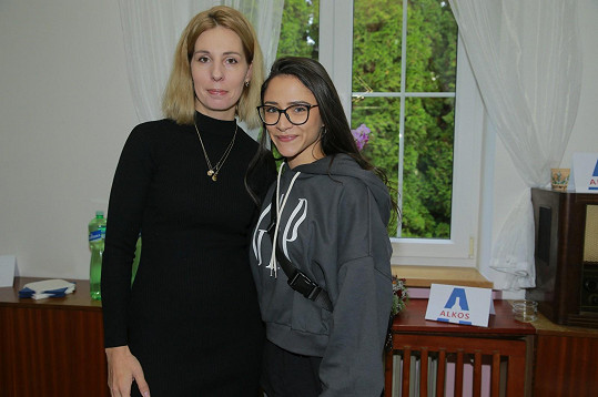 Spisovatelka, blogerka a majitelka protialkoholního centra Michaela Duffková a herečka Eva Burešová.