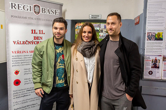Adam Kajumi, Lucie Šlégrová a Kadri Presheva podpořili charitativní sbírku Vlčí máky.