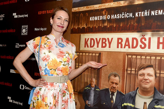 Anna Polívková na premiéře filmu Kdyby radši hořelo