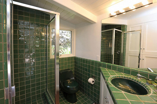 Jedna ze tří koupelen vypadá velmi netradičně.