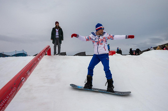 Na Olympijském festivalu v Brně učila jezdit na snowboardu Tomáše Vernera.