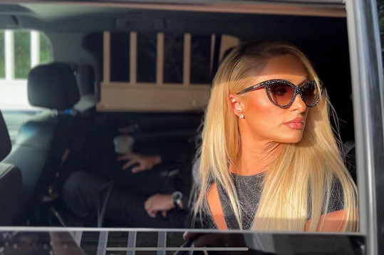 Paris Hilton při příjezdu na svatbu Britney Spears