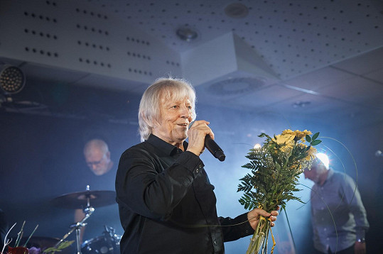 Václav Neckář musel zrušit vánoční turné a veškeré koncerty.