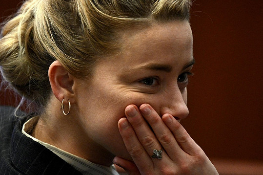 Proti Amber Heard byly vzneseny nové důkazy. 