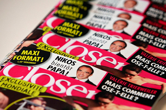 Francouzský magazín Closer tehdy otiskl fotografie bez retuše i na titulní straně.