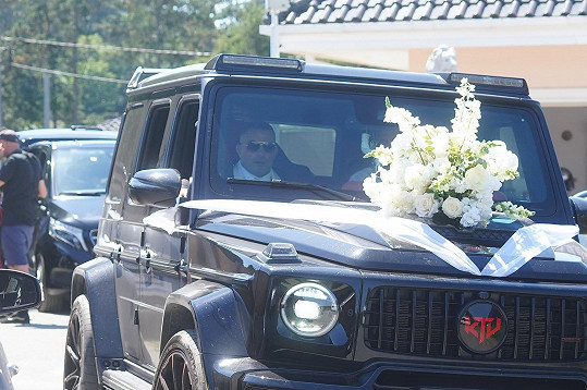 Karlos Vémola během cesty na svatbu.