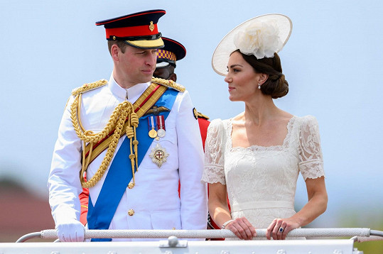 Princ William mohl na vévodkyni Kate při návštěvě Jamajky oči nechat. 