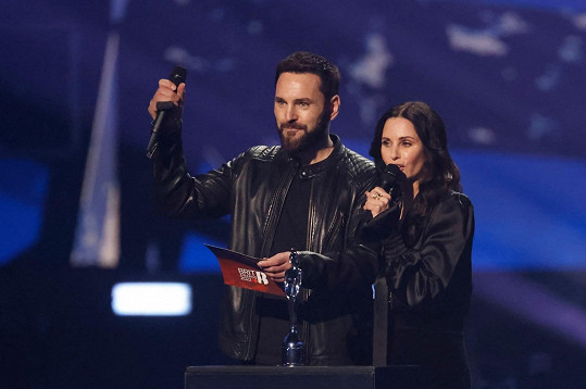 Courteney Cox a Johnny McDaid na udílení hudebních cen Brit Awards 