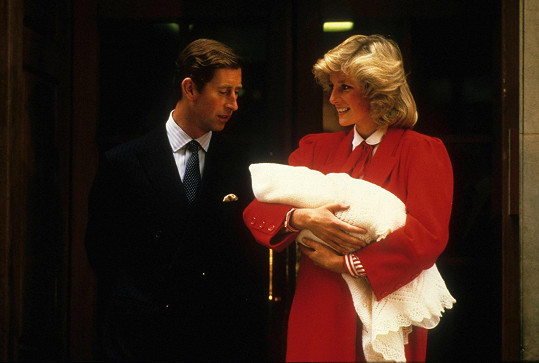 Další variace delších vlasů z roku 1984, kdy se narodil prince Harry. 