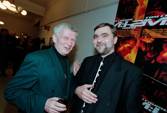 Viktor Vrabec (vlevo) a Jiří Schwarz na premiéře filmu Jak ukrást Dagmaru (2001)
