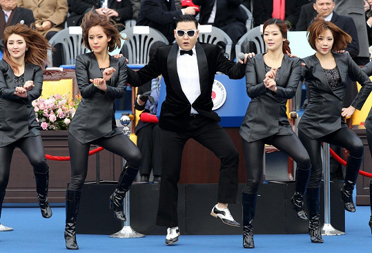 Kdo z nás někdy netrsal na Gangnam Style?