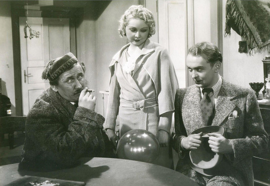 Truda s Járou Kohoutem a Josefem Grussem ve filmu Z bláta do louže (1934)