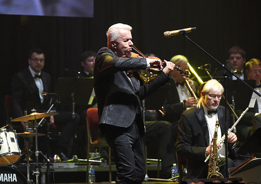 Jaroslav Svěcený hrál na narozeninovém koncertě Felixe Slováčka.