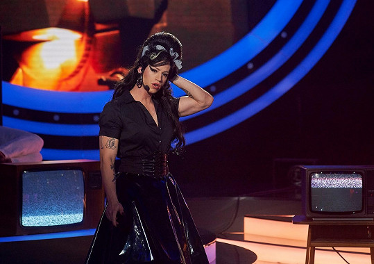 Milan Peroutka jako Amy Winehouse ve třetí sérii oblíbeného pořadu.
