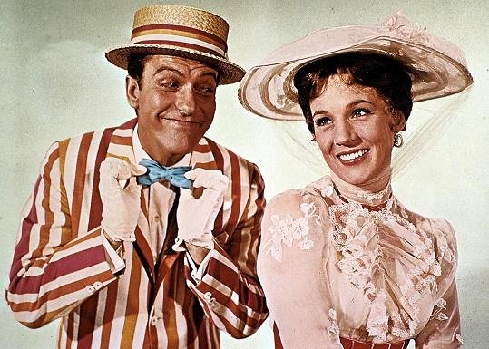 Dick Van Dyke ve filmu Mary Poppins z roku 1964. Tato role ho dostala na výsluní. 