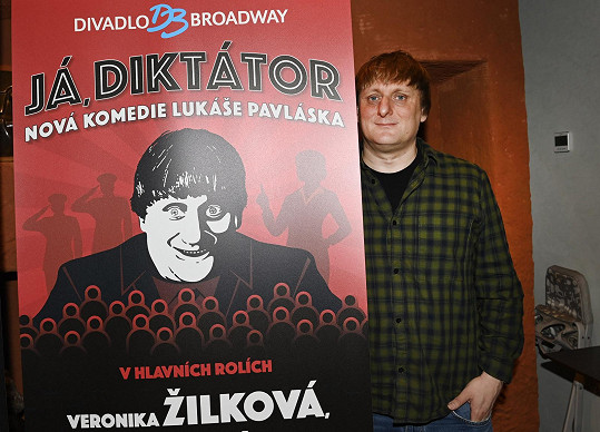 Lukáš Pavlásek je autorem nové divadelní hry Diktátor, v inscenaci bude hrát i hlavní roli.
