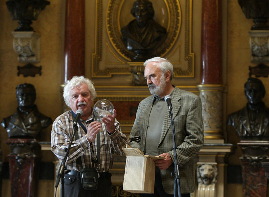 Ladislav Smoljak a Zdeněk Svěrák na archivním snímku