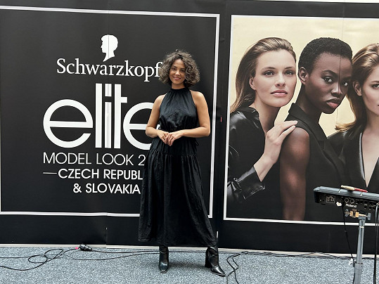 Zpěvačka přišla zazpívat a podpořit uchazečky a uchazeče na první casting soutěže Schwarzkopf Elite Model Look 2023 Czech Republic.