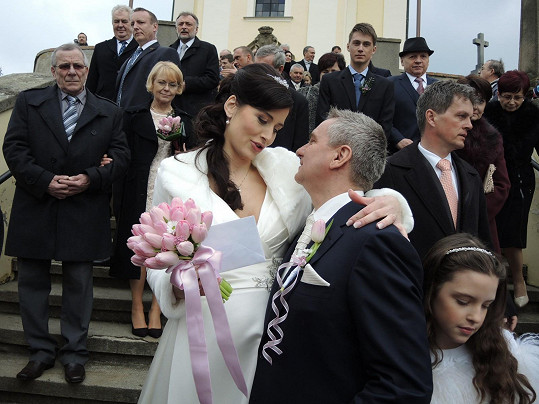 Svatba se uskutečnila 28. února 2015 v Osvětimanech. 