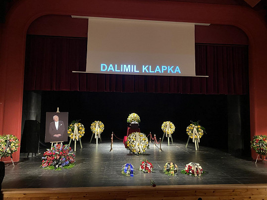 Poslední rozloučení s Dalimilem Klapkou v pražském Divadle Na Fidlovačce