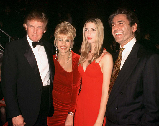 S Gaetanim, exmanželem Donaldem Trumpem a jejich dcerou Ivankou v roce 1998