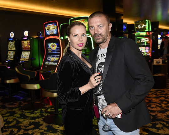 Katka s Tomášem na otevření kasina ve Vestci