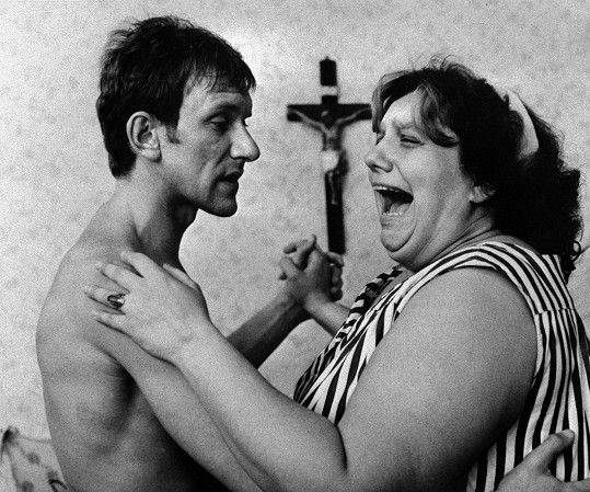 V komedii Ecce, homo Homolka hráli také František Husák a Helena Růžičková.