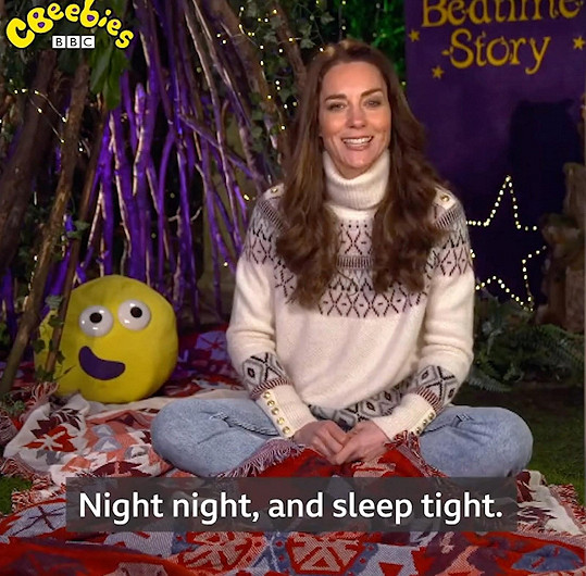 Kate Middleton přečte ve videu pohádku dětem. 