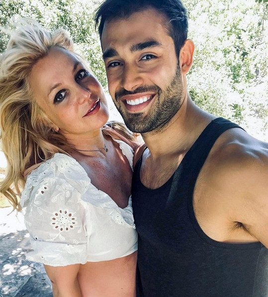 Britney už je vdanou paní, minulý týden si vzala Sama Asghariho. 