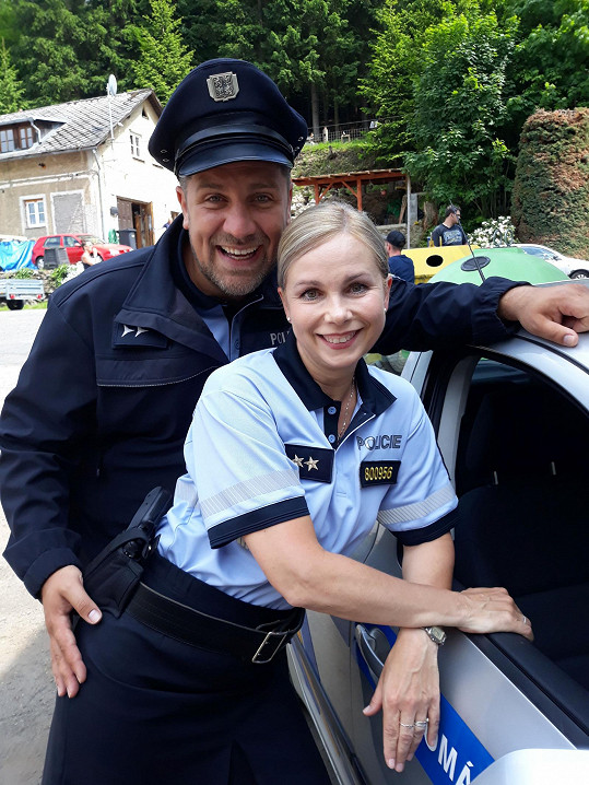 Během natáčení čtvrté závěrečné řady Policie Modrava ji otlapkával Michal Holán, který hraje Jáju.