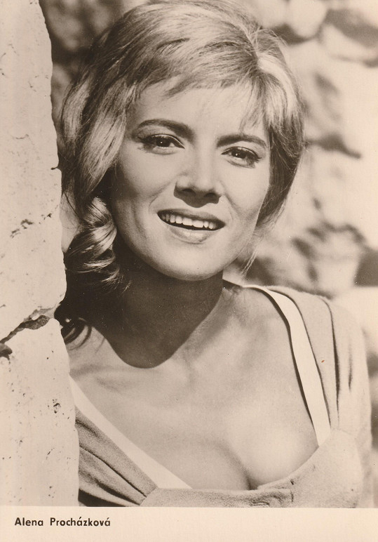 Alena Procházková ve westernu Schüsse unterm Galgen - Výstřely pod šibenicí (1968).