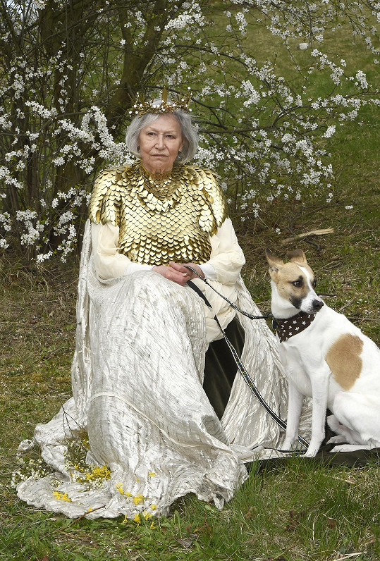 Se psem Gumpem vypadala jako královna víl.