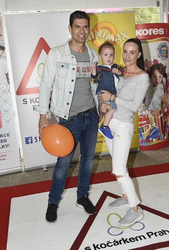 Petr Vojnar s partnerkou a synem