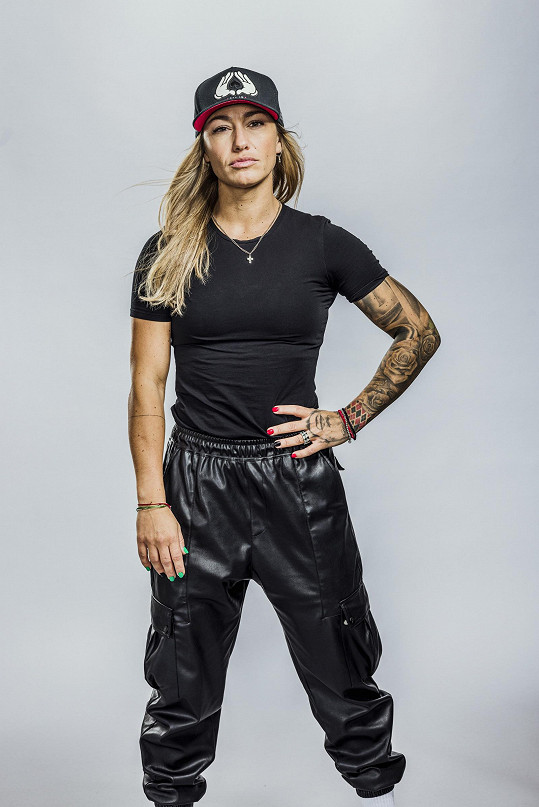 Bára je jednou z účastnic reality show Survivor.